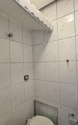 Apartamento à venda com 130m², 3 quartos e 3 vagas Apartamento à venda com 130m², 3 quartos e 3 vagasCozinha e Área de Serviço - Banheiro