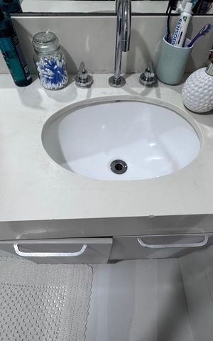 Apartamento à venda com 130m², 3 quartos e 3 vagas Apartamento à venda com 130m², 3 quartos e 3 vagasSuíte - Banheiro