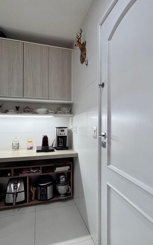 Apartamento à venda com 130m², 3 quartos e 3 vagas Apartamento à venda com 130m², 3 quartos e 3 vagasCozinha e Área de Serviço