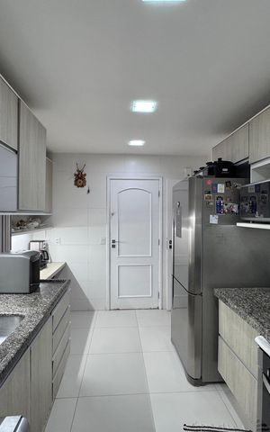 Apartamento à venda com 130m², 3 quartos e 3 vagas Apartamento à venda com 130m², 3 quartos e 3 vagasCozinha e Área de Serviço
