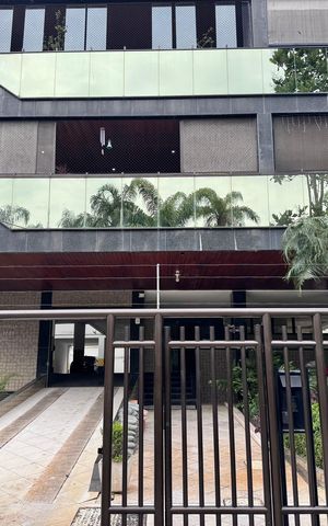 Apartamento à venda com 130m², 3 quartos e 3 vagas Apartamento à venda com 130m², 3 quartos e 3 vagasFachada