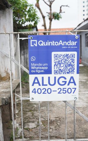 Casa à venda com 70m², 2 quartos e 4 vagasFachada - Placa
