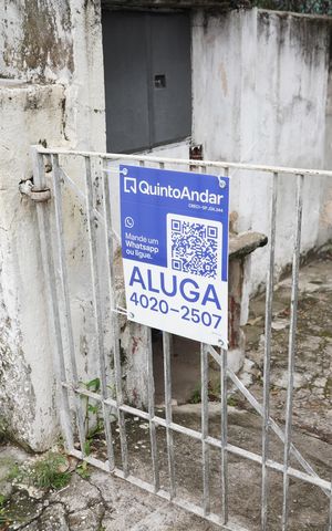 Casa à venda com 70m², 2 quartos e 4 vagasFachada - Placa