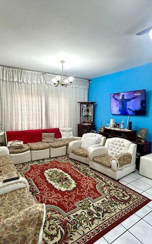 Casa à venda com 292m², 5 quartos e 4 vagasSala