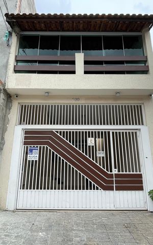 Casa para alugar com 230m², 3 quartos e 1 vagaFachada+Placa