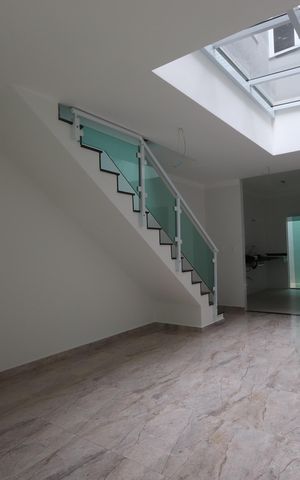 Casa à venda com 107m², 3 quartos e 3 vagasSala