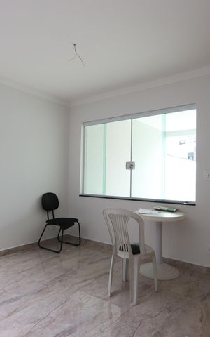 Casa à venda com 107m², 3 quartos e 3 vagasSala