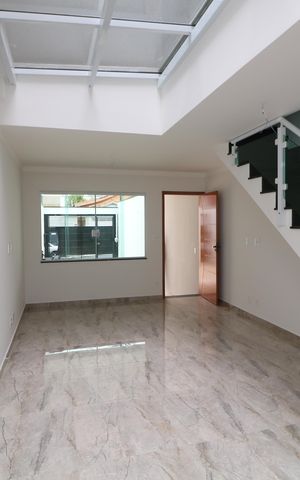 Casa à venda com 107m², 3 quartos e 3 vagasSala