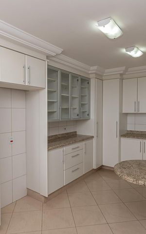 Apartamento para alugar com 200m², 3 quartos e 2 vagas Apartamento para alugar com 200m², 3 quartos e 2 vagasCozinha