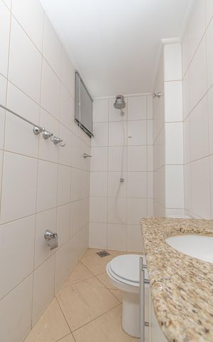 Apartamento para alugar com 200m², 3 quartos e 2 vagas Apartamento para alugar com 200m², 3 quartos e 2 vagasBanheiro de Serviço