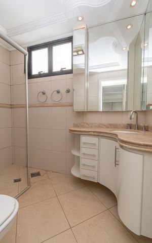 Apartamento para alugar com 200m², 3 quartos e 2 vagas Apartamento para alugar com 200m², 3 quartos e 2 vagasBanheiro da Suíte 1