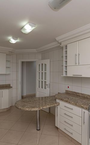 Apartamento para alugar com 200m², 3 quartos e 2 vagas Apartamento para alugar com 200m², 3 quartos e 2 vagasCozinha