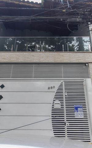 Casa à venda com 175m², 3 quartos e 3 vagas Casa à venda com 175m², 3 quartos e 3 vagasFachada