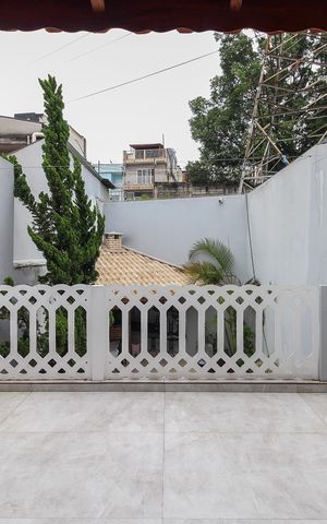 Casa à venda com 175m², 3 quartos e 3 vagas Casa à venda com 175m², 3 quartos e 3 vagasVaranda