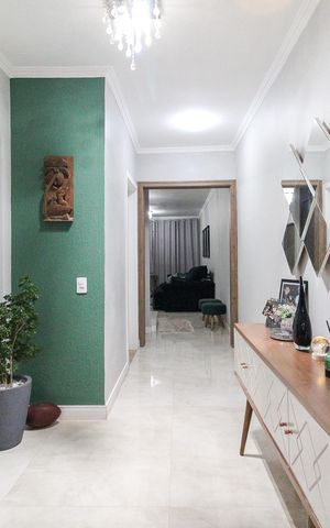 Casa à venda com 175m², 3 quartos e 3 vagas Casa à venda com 175m², 3 quartos e 3 vagasHall