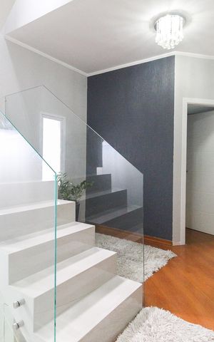 Casa à venda com 175m², 3 quartos e 3 vagas Casa à venda com 175m², 3 quartos e 3 vagasHall