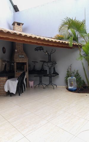 Casa à venda com 175m², 3 quartos e 3 vagas Casa à venda com 175m², 3 quartos e 3 vagasChurrasqueira
