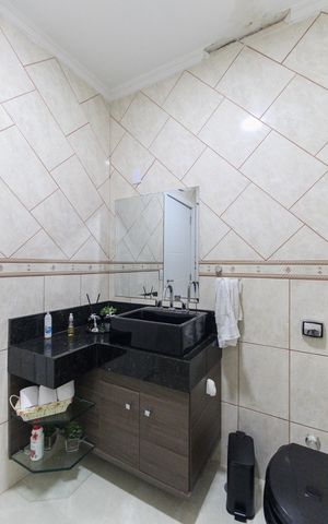 Casa à venda com 175m², 3 quartos e 3 vagas Casa à venda com 175m², 3 quartos e 3 vagasBanheiro Social 2