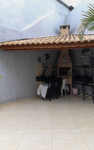 Casa à venda com 175m², 3 quartos e 3 vagas Casa à venda com 175m², 3 quartos e 3 vagasChurrasqueira
