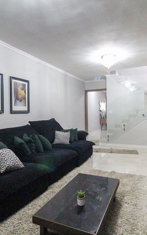 Casa à venda com 175m², 3 quartos e 3 vagas Casa à venda com 175m², 3 quartos e 3 vagasSala