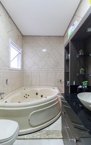 Casa à venda com 175m², 3 quartos e 3 vagas Casa à venda com 175m², 3 quartos e 3 vagasBanheiro da Suíte - Quarto 2