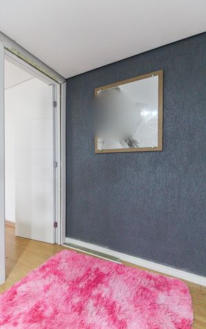 Casa à venda com 175m², 3 quartos e 3 vagas Casa à venda com 175m², 3 quartos e 3 vagasEscada