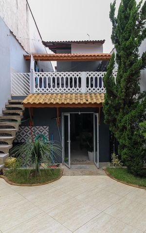 Casa à venda com 175m², 3 quartos e 3 vagas Casa à venda com 175m², 3 quartos e 3 vagasQuintal