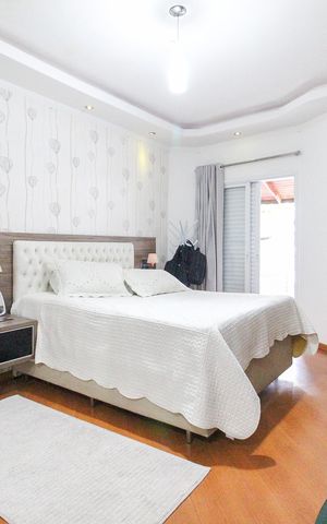 Casa à venda com 175m², 3 quartos e 3 vagas Casa à venda com 175m², 3 quartos e 3 vagasQuarto 2 - Suíte