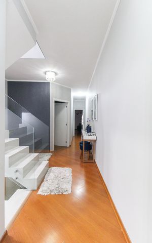 Casa à venda com 175m², 3 quartos e 3 vagas Casa à venda com 175m², 3 quartos e 3 vagasHall