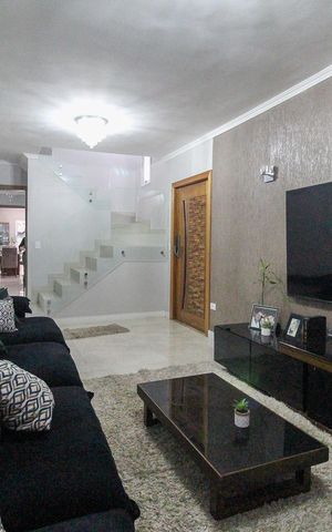 Casa à venda com 175m², 3 quartos e 3 vagas Casa à venda com 175m², 3 quartos e 3 vagasSala