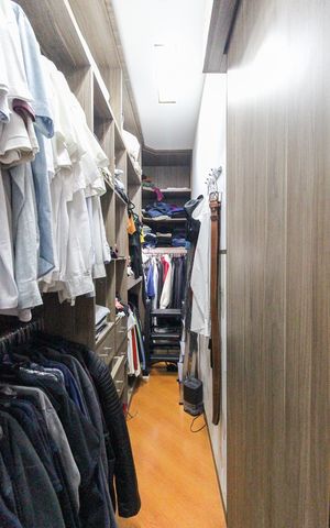 Casa à venda com 175m², 3 quartos e 3 vagas Casa à venda com 175m², 3 quartos e 3 vagasCloset Quarto 2 - Suíte