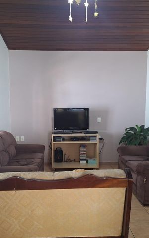 Casa à venda com 255m², 4 quartos e 4 vagas