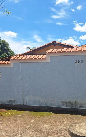 Casa à venda com 255m², 4 quartos e 4 vagas