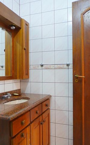 Casa à venda com 240m², 5 quartos e 2 vagasBanheiro da Suíte