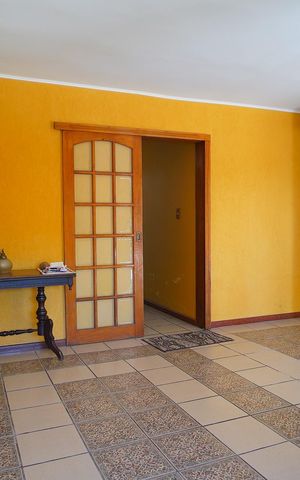 Casa à venda com 240m², 5 quartos e 2 vagasSala