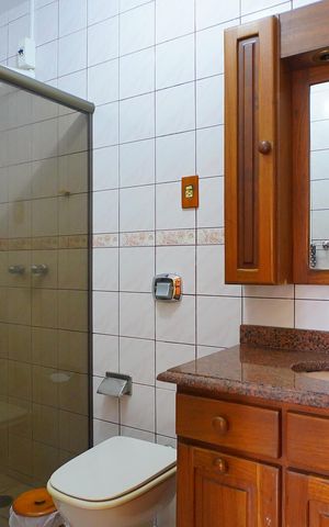 Casa à venda com 240m², 5 quartos e 2 vagasBanheiro Corredor