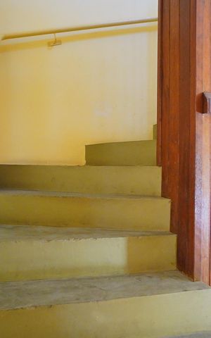 Casa à venda com 240m², 5 quartos e 2 vagasEscada