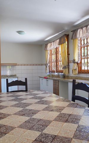 Casa à venda com 240m², 5 quartos e 2 vagasCozinha