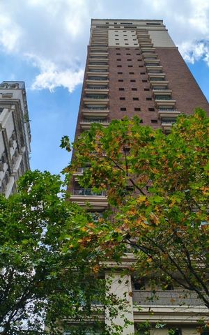 Apartamento à venda com 236m², 2 quartos e 5 vagas Apartamento à venda com 236m², 2 quartos e 5 vagasFachada