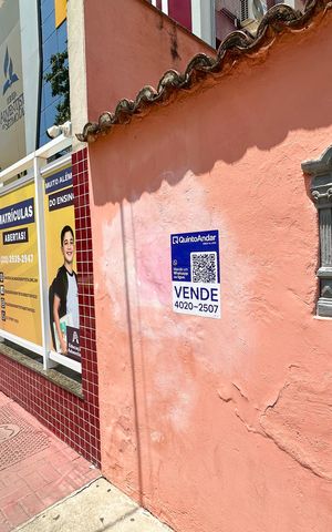 Casa à venda com 298m², 5 quartos e 3 vagas Casa à venda com 298m², 5 quartos e 3 vagasFachada