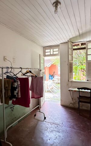 Casa à venda com 298m², 5 quartos e 3 vagas Casa à venda com 298m², 5 quartos e 3 vagasQuarto de Serviço