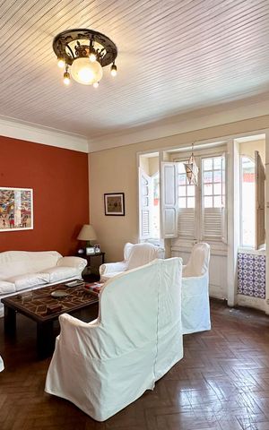 Casa à venda com 298m², 5 quartos e 3 vagas Casa à venda com 298m², 5 quartos e 3 vagasSala