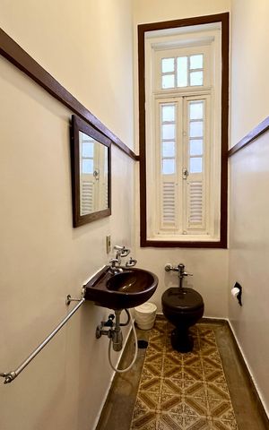 Casa à venda com 298m², 5 quartos e 3 vagas Casa à venda com 298m², 5 quartos e 3 vagasLavabo