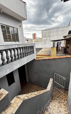 Casa à venda com 210m², 6 quartos e 1 vaga Casa à venda com 210m², 6 quartos e 1 vagaCasa 2 - Quintal