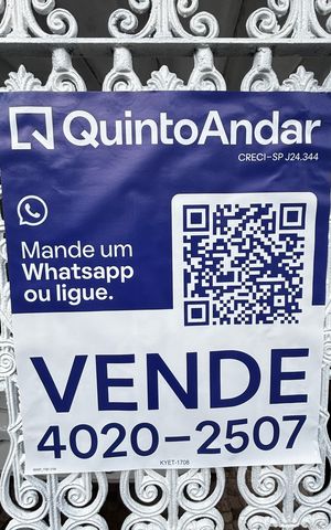 Casa à venda com 210m², 6 quartos e 1 vaga Casa à venda com 210m², 6 quartos e 1 vagaFachada