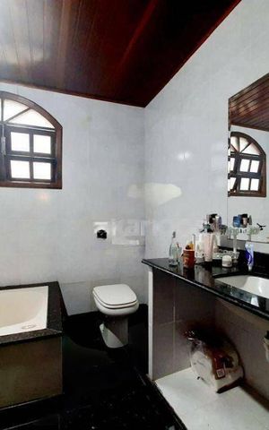 Casa à venda com 271m², 3 quartos e 4 vagas