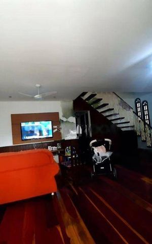 Casa à venda com 271m², 3 quartos e 4 vagas