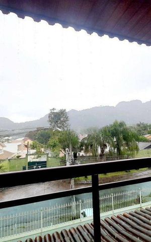 Casa à venda com 271m², 3 quartos e 4 vagas