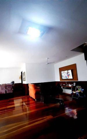 Casa à venda com 271m², 3 quartos e 4 vagas