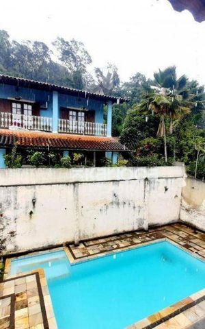 Casa à venda com 271m², 3 quartos e 4 vagas